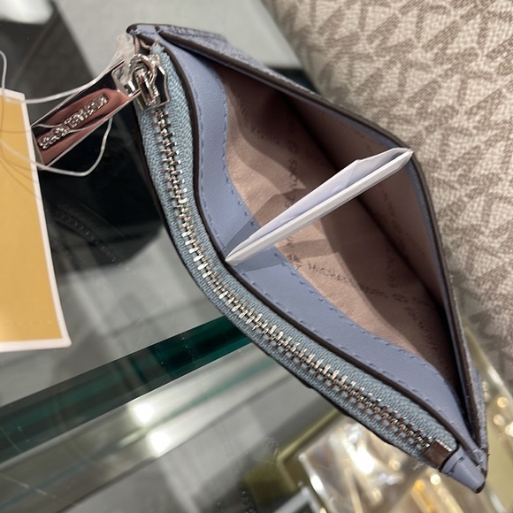 Michael Kors Jet Set Travel Medium Top Zip Card Case Wallet
Pale Blue 
NWT - Picture 8 of 16